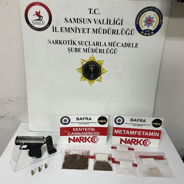 Bafra'da uyuşturucu operasyonu: Uyuşturucu ve ruhsatsız tabanca ele geçiril...