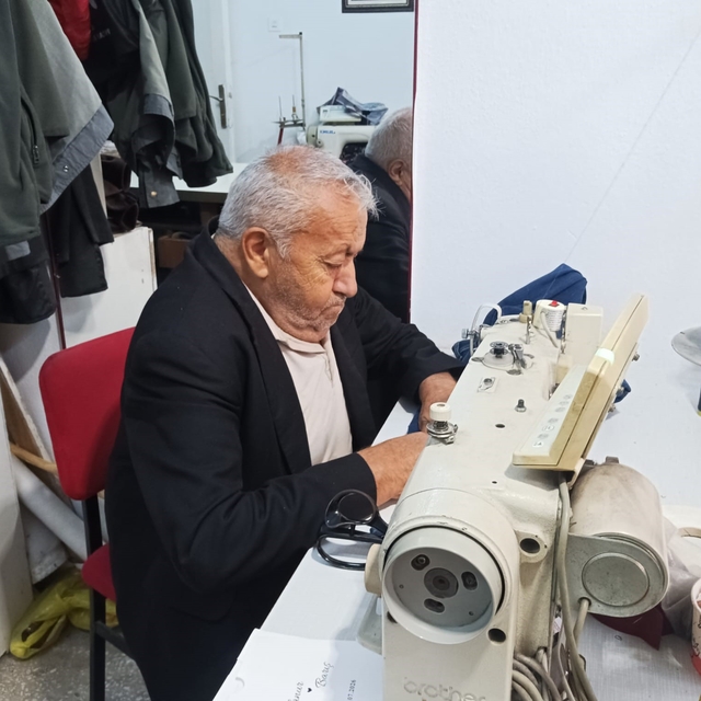 40 yıllık terzi, ilk günkü heyecanla mesleğini sürdürüyor