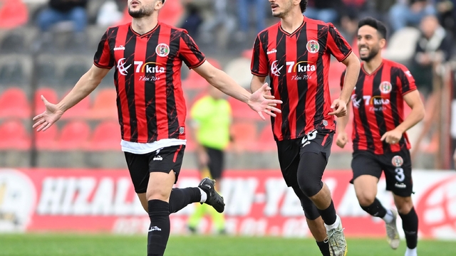 Karşıyaka'da Veysel Karani el yaktı