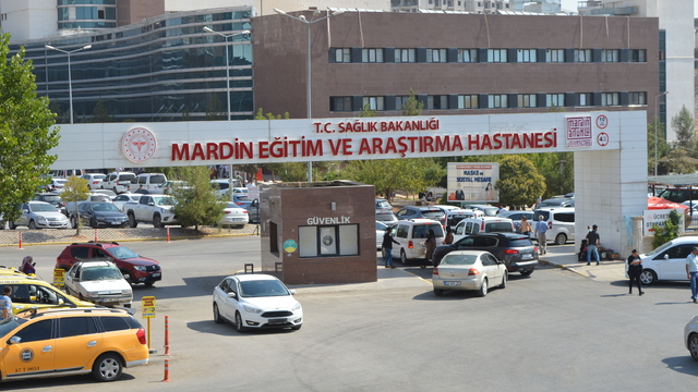 Damda uyuyan kız çocuğu yorgun mermi ile ağır yaralandı