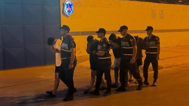Kızkalesi'nde kimlik göstermek yerine polise karşı gelen 4 şüpheli tutuklandı