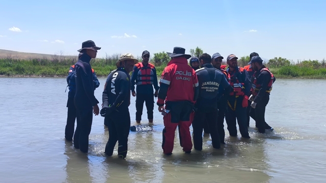 Çaya düşerek kaybolan küçük çocuğun cansız bedenine ulaşıldı