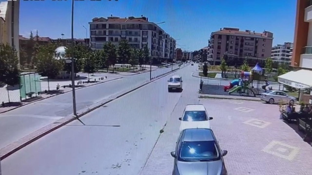 Minibüsüyle ters yönde ilerledi, o anlar kamerada