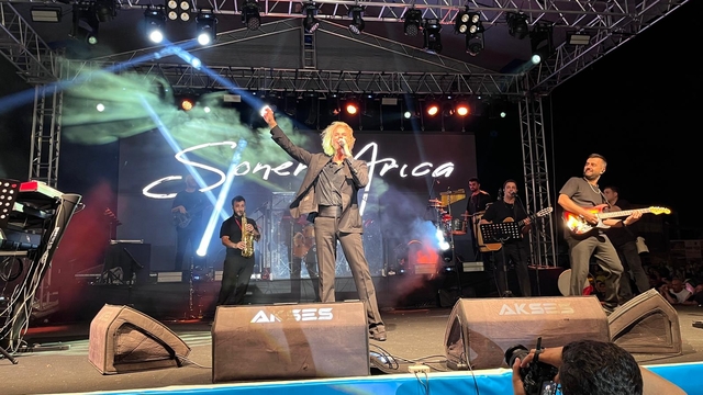 Soner Arıca, Fatsa konserinde annesi ve dayısı Kadir İnanır'ı andı