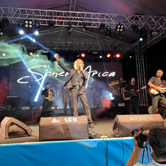 Soner Arıca, Fatsa konserinde annesi ve dayısı Kadir İnanır'ı andı