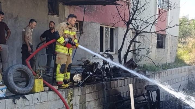 Antakya'da yaşanan yangında motosiklet kullanılmaz hale geldi
