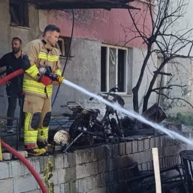Antakya'da yaşanan yangında motosiklet kullanılmaz hale geldi