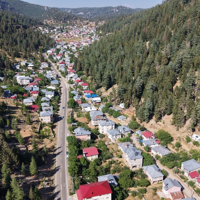 Anamur yaylaları yaz sıcaklarından kaçanların gözdesi oldu
Toroslar'ın zirv...