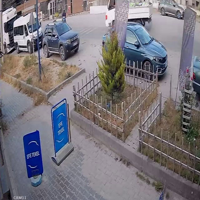 Motosiklet sürücüsünün öldüğü kaza kamerada