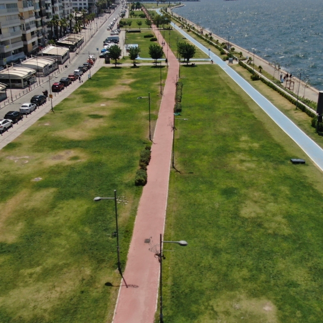 İzmir Kordon'da 'sıcak' sessizlik
Sıcak hava İzmirlileri evlere kapattı