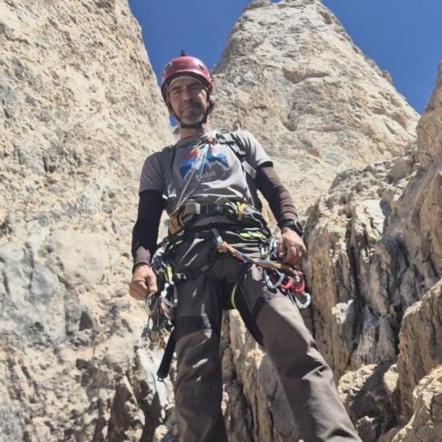 Hakkari'de kaybolan dağcının cansız bedenine ulaşıldı