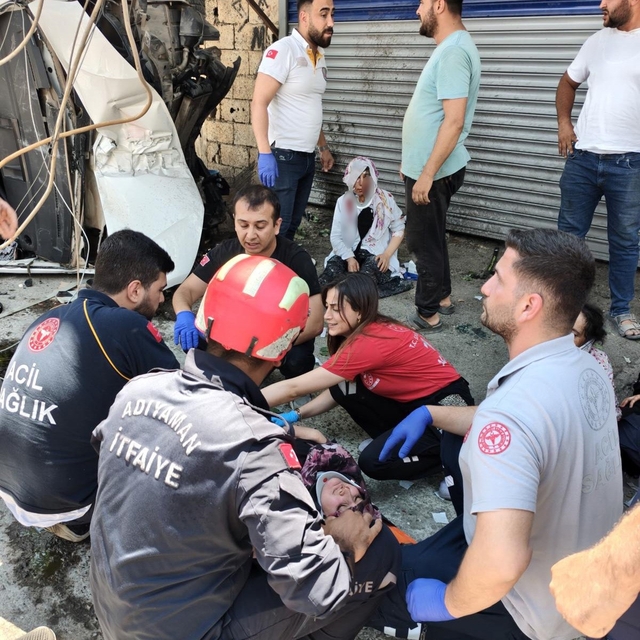 Panelvan şarampole yuvarlandı: 1'i ağır 8 yaralı