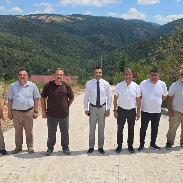 Köylerde parke taşı döşeme çalışmaları sürüyor