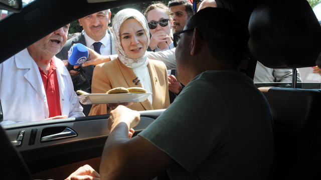 Bakan Göktaş: Gurbetçi vatandaşlarımız iki ülke arasında köprü vazifesi üstlenmekte
