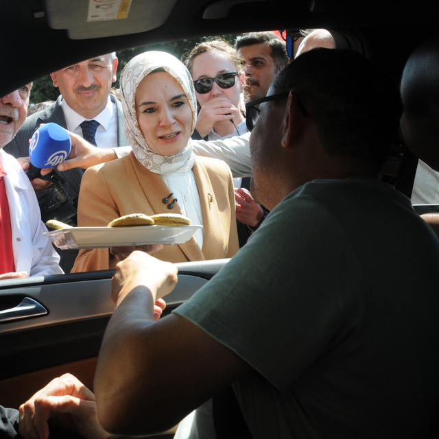 Bakan Göktaş: Gurbetçi vatandaşlarımız iki ülke arasında köprü vazifesi üst...