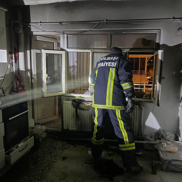 Ev yangınında bir kişi dumandan etkilendi