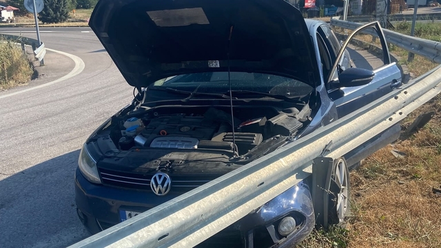 Navigasyon yanlış yönlendirdi, otomobil bariyerlere çarptı: 1 yaralı