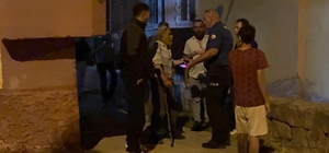 Yürümekte zorluk çeken babasının tekerlekli sandalyesini ateşe verdi
Tekerl...