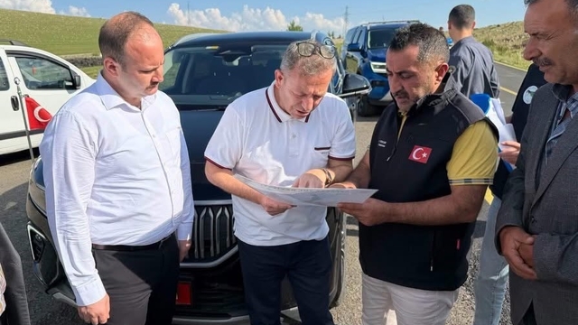 Kars'ta Özel İdare farkı: Köy yolları modern ulaşıma kavuşuyor
Yağmur, çamur, soğuk dinlemeyen ekipler köylerin yüzünü güldürüyor