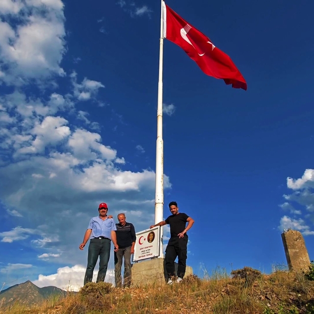 Şehit Öğretmen Neşe Alten'in adını bin 215 rakımlı tepede yaşattı: 16 metre...