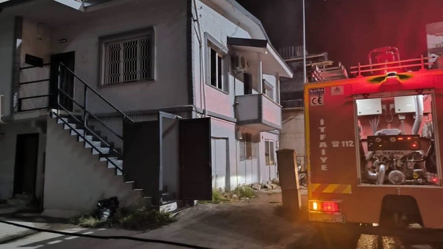 İskenderun'da iş yerinin deposunda yangın çıktı