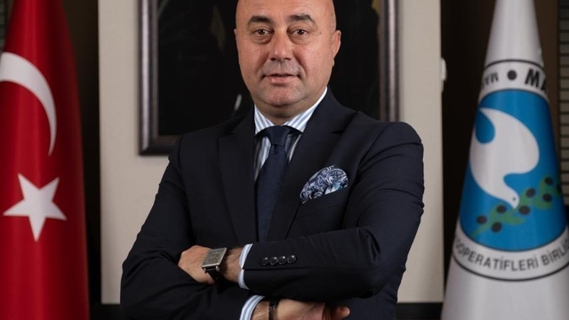 Marmarabirlik'ten üreticiye akaryakıt desteği...
Marmarabirlik Yönetim Kurulu Başkanı Ali Yıldız:
"Akaryakıtı uygun fiyatla ortağımızın ayağına kadar götüreceğiz"
"Gübre ve zirai ilaç desteğinin ardından Marmarabirlik Kart ile akaryakıt modelini hayata geçiriyoruz"
