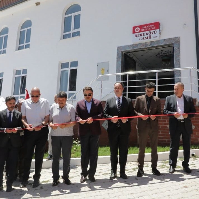 Aslanapa Dere köyü camii ibadete açıldı