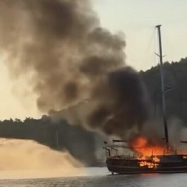 Göcek açıklarında tekne yandı, yolcular ve mürettebat tahliye edildi