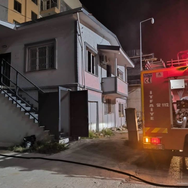 İskenderun'da iş yerinin deposunda yangın çıktı