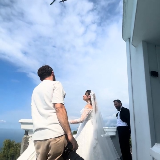 Sıcaktan bunalan gelini dron ile serinletti