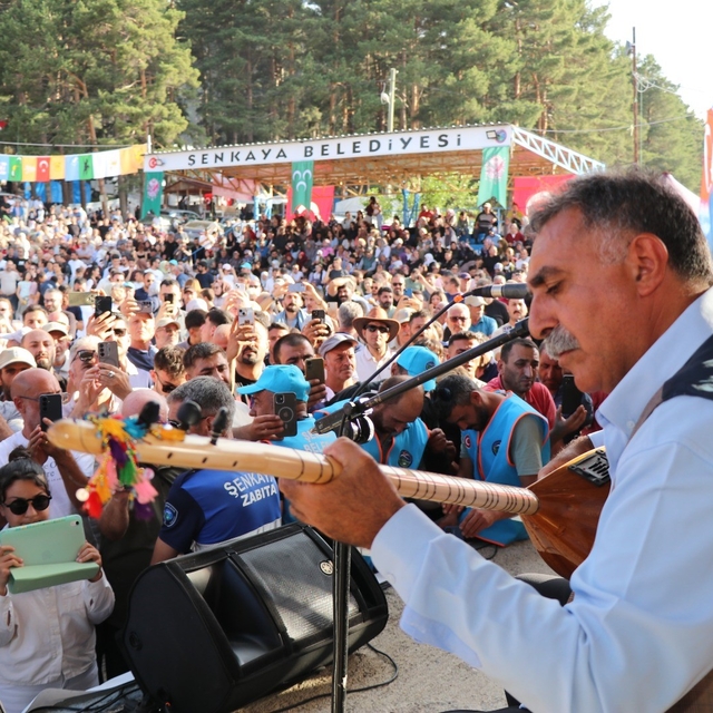 Şenkaya'da Bal Festivali'nde rekor katılım: 20 bin kişi Şirankes'te buluştu