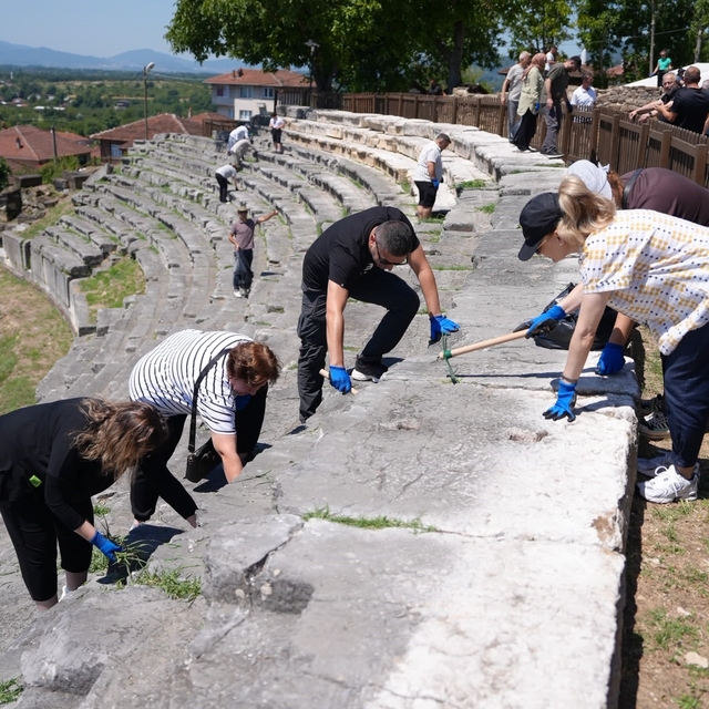 Konuralp Antik Tiyatro restorasyona hazırlanıyor