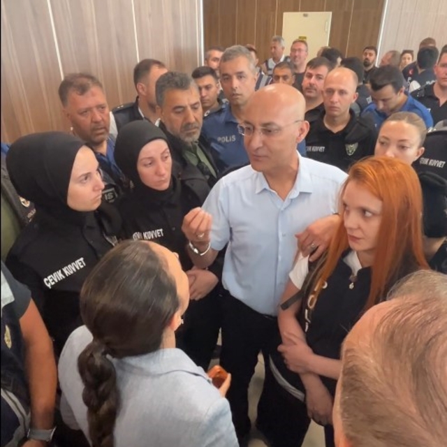 Bursa'da Bozbey davası öncesi gerginlik
CHP'li Kayışoğlu'nun güvenlik uygul...
