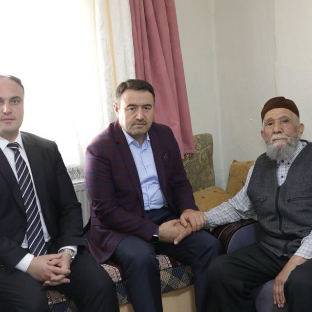 Kütahya Valisi, görev gazisi Mehmet Torun'u evinde ziyaret etti