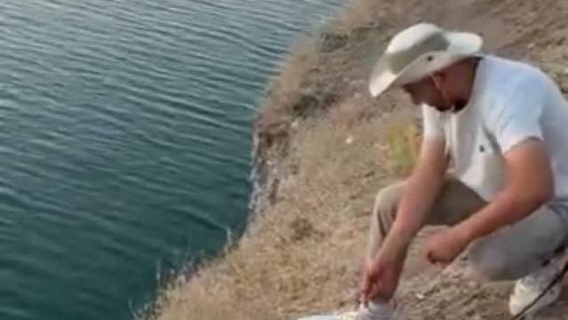 Malatya'da oltaya balık yerine martı takıldı
Balık tutmak isterken oltasına martı takıldı