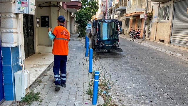 Efeler'de temizlik çalışmaları devam ediyor