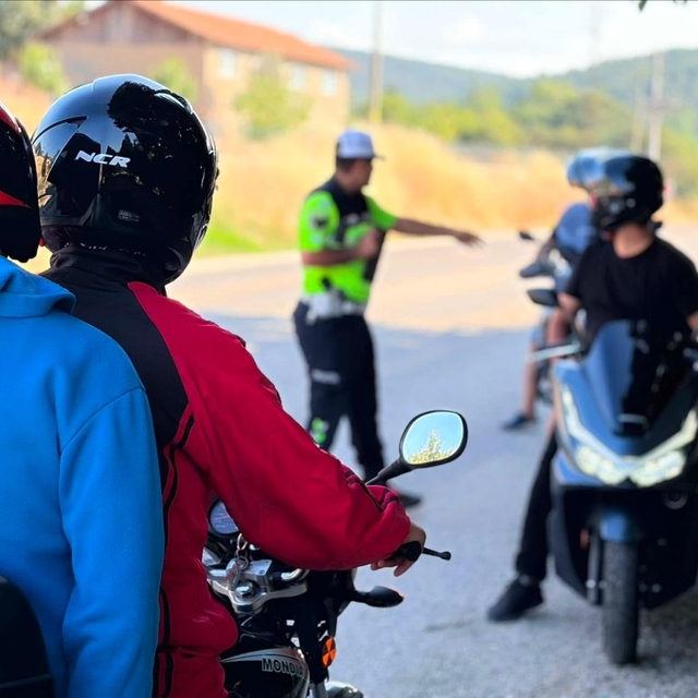 Jandarmadan motosiklet sürücülerine güvenli sürüş eğitimi