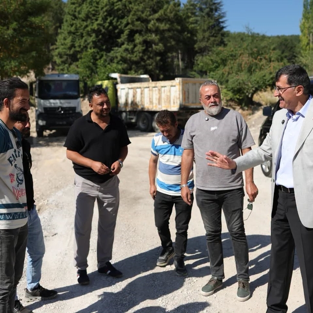 Başkan Kahveci, 30 Ağustos Mahallesi'ndeki çalışmaları yerinde inceledi