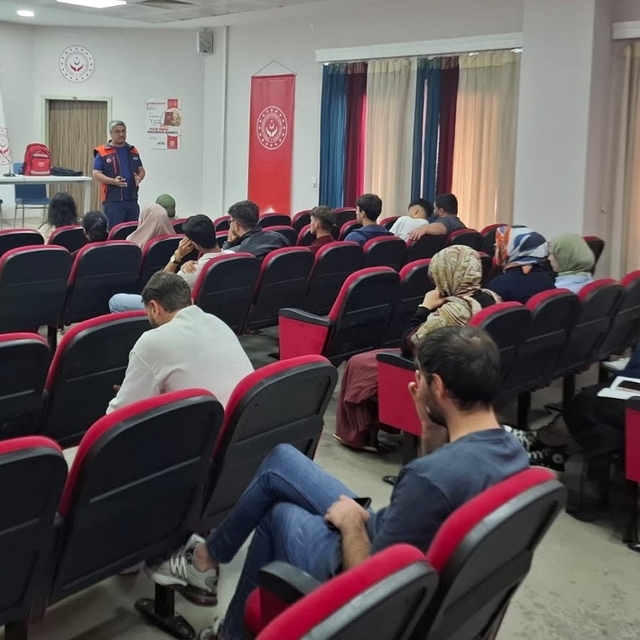 Bakım personeline afet farkındalık eğitimi verildi