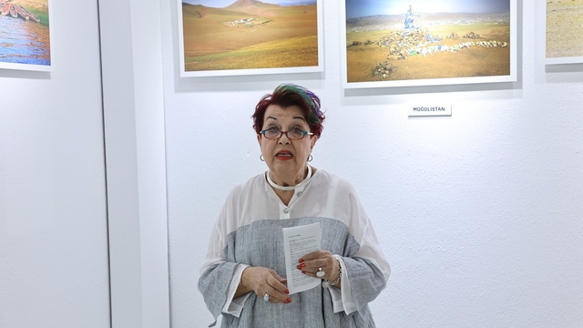 "Uzaklarda Bir Yerlerde" sergisi açıldı