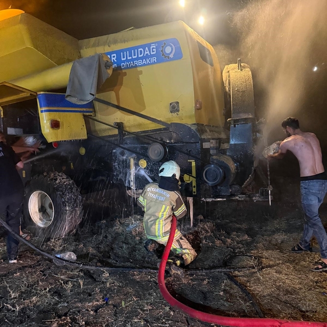 Biçerdöverde çıkan yangın itfaiye ekiplerince söndürüldü