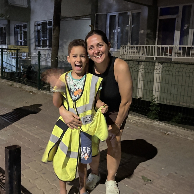 Trafik polislerinden işitme engelli kardeşlere yürek ısıtan sürpriz
