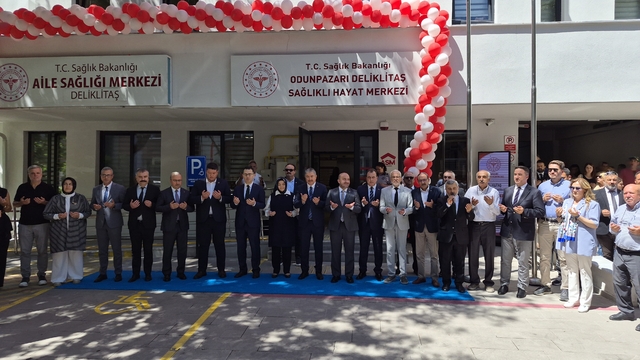 Deliklitaş Sağlıklı Hayat Merkezi'nin açılışı yapıldı
İl Sağlık Müdürü Doç. Dr. Yaşar Bildirici:
"Açılışını yapacağımız bina yaklaşık 2 bin 750 metrekare kapalı alana sahip"
AK Parti Eskişehir Milletvekili Ayşen Gürcan:
"Toplam bütçe KDV dahil 42 milyon 234 bin Türk lirasını aşmıştır"
Eskişehir Valisi Dr. Erdinç Yılmaz:
"Artık sağlığınızı korumak için uzaklara gitmenize gerek yok"