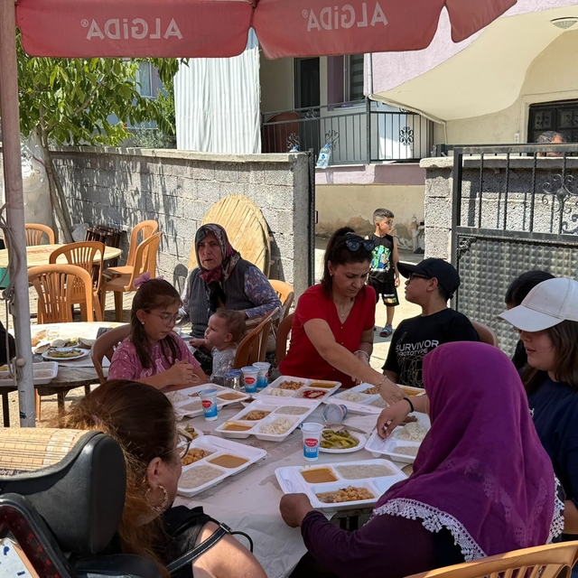 Irmak öğretmen memleketi Kula'da dualarla anıldı