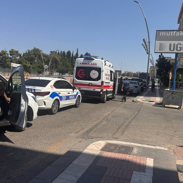 Kontrolden çıkarak devrilen motosikletin sürücüsü yaralandı