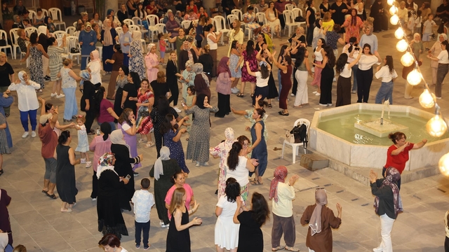 Tarihi Kurşunlu Han'da kadınlar matinesi