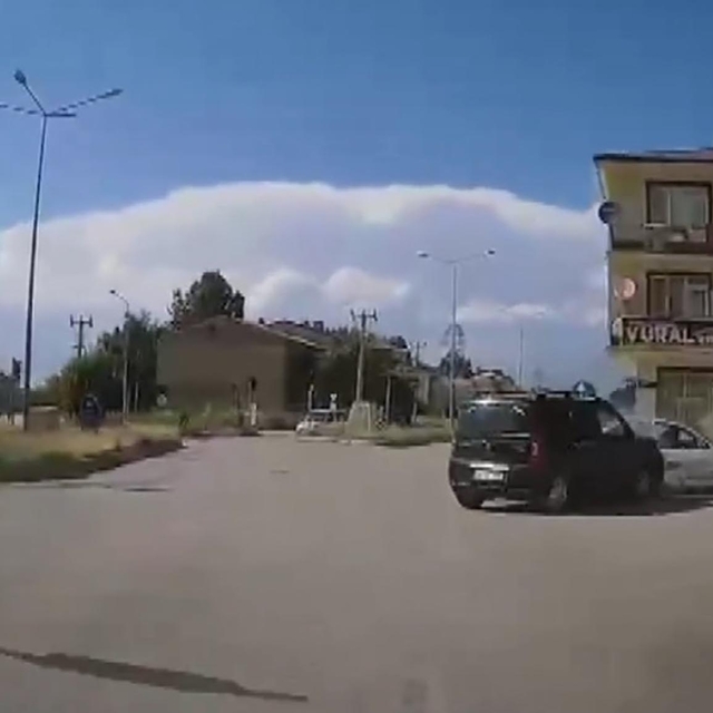 7 kişinin yaralandığı kaza araç kamerasında