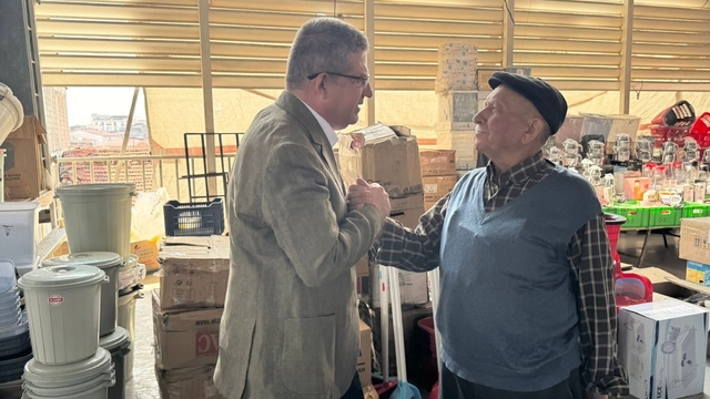 Denizli sokaklarında AK Parti rüzgarı esiyor
Ak Parti Denizli İl Başkanı Subaşıoğlu, "Vatandaşlarımızla kucaklaşmaktan mutluluk duyuyoruz"