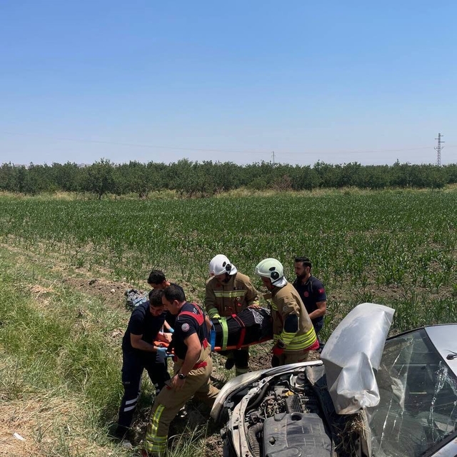 Kırıkhan'da tarlaya uçan otomobilin sürücüsü yaralandı