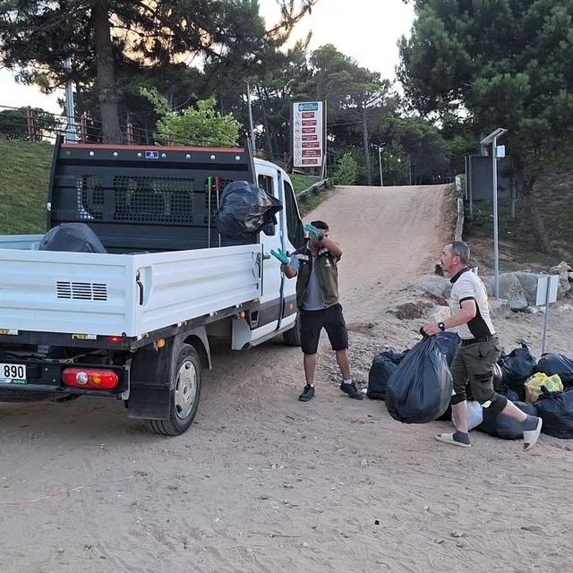 Tatilcilerin akınına uğrayan Kandıra'da 387 ton atık toplandı